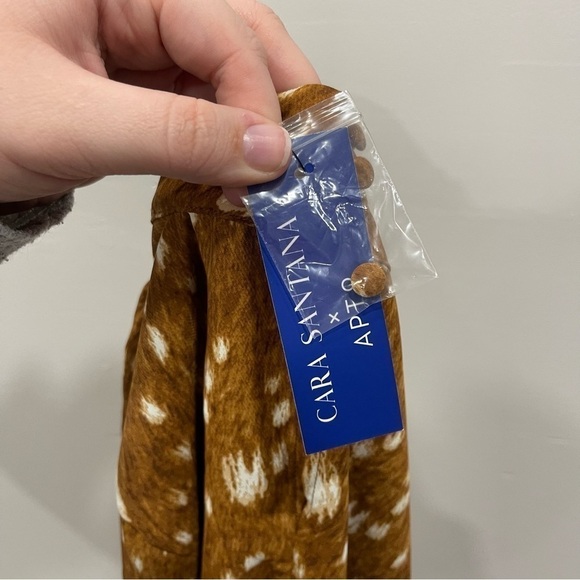 Cara Santana + Apt. 9 Mock Neck Shirred Blouse Size XS in Camel Dot - Picture 10 of 10